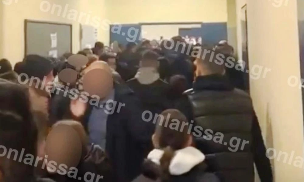 Λάρισα: Μαθητές επιτέθηκαν σε συμμαθητή τους όταν έμαθαν ότι παρενόχλησε σεξουαλικά συμμαθήτρια του (βίντεο)